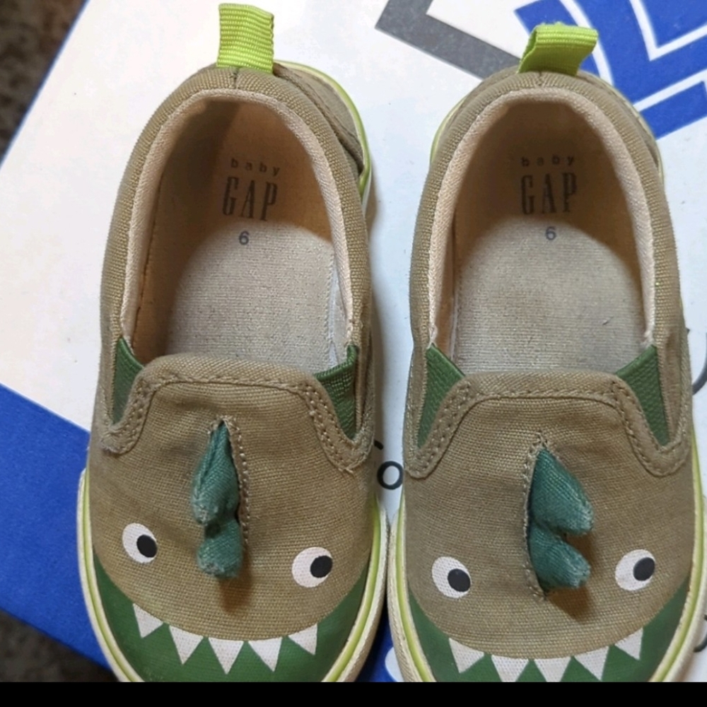 Baby Gap Green Dinosaur slip on shoes size 6 - Picture 2 of 3